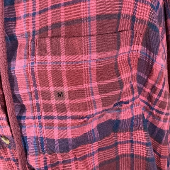 American Eagle Red/Burgundy Plaid Distressed Button Down Cropped Shirt NWT - Picture 3 of 10